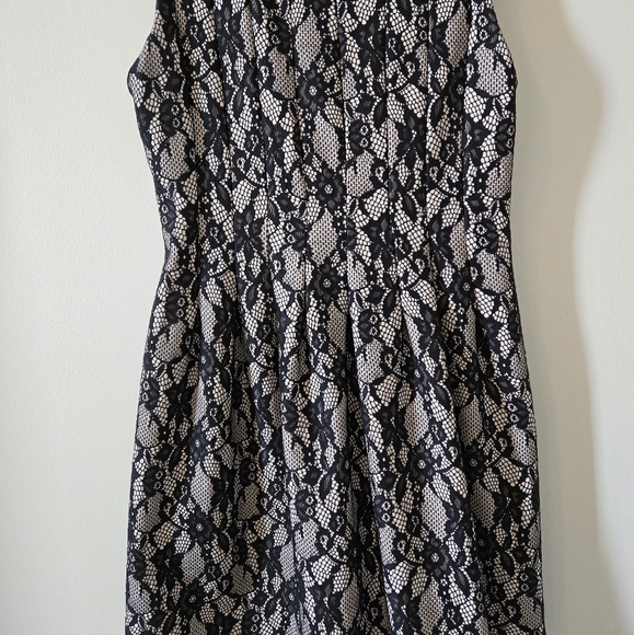 Size L Womens specialty dress - Picture 4 of 6